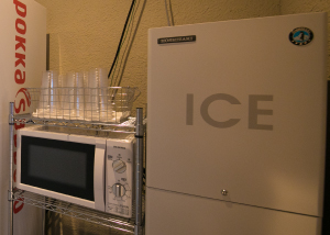 Ice-maker, microwave oven